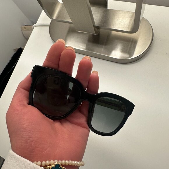 *SOLD* Gucci Webbed Womens Sunglasses - Picture 2 of 6